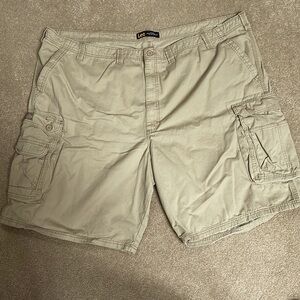 Lee performance series extreme motion lightweight cargo shorts size 54
